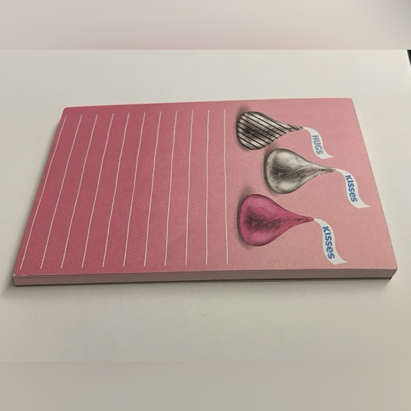 New Hershey's Kisses Pink Short Pad Hershey's Official Licensed Product Hugs - Picture 2 of 8